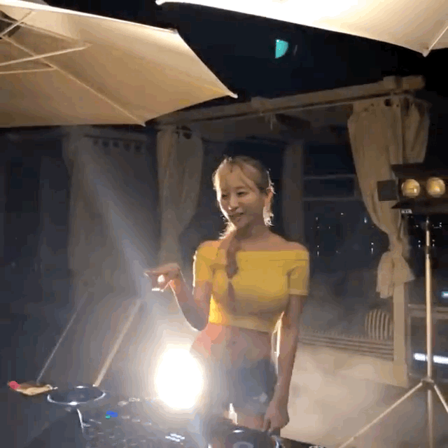 韩国女 DJ Henney 视频爆火，童颜JR这谁顶得住！？【3V/600M】