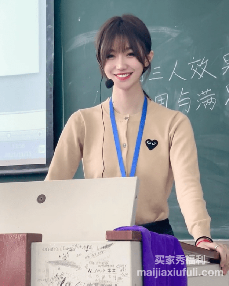 重庆清纯美女老师 是佳雪呀 走红，网友直呼“想上课”，简直是招生活招牌